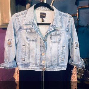 LIKE NEW womans cropped demin  jean jac x